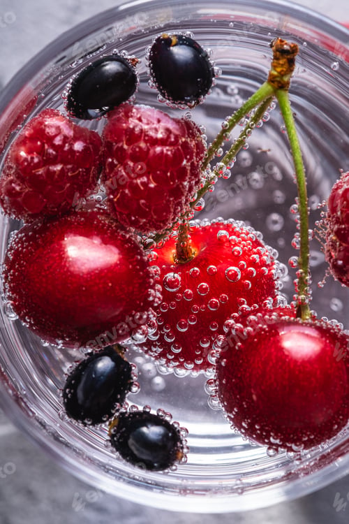 Preview: Fresh cold sparkling bubble water drink with cherry, raspberry and currant berries