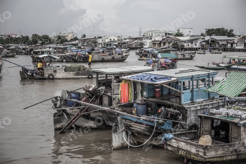 Preview: Multiple ships docked from each other in the floating market of the Mekong Delta