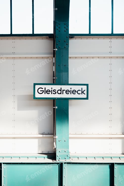 Preview: Sign in subway station for Gleisdreieck in Berlin