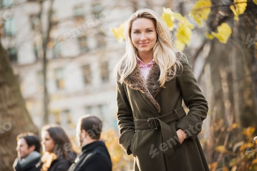 Preview: Group on bench in urban park, woman in front