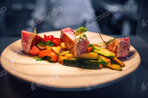 Preview: Beef steak slices with grilled vegetables