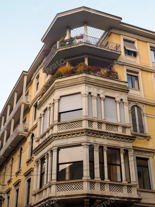 Preview: Old residential palace along via Abbondio Sangiorgio in Milan, Italy
