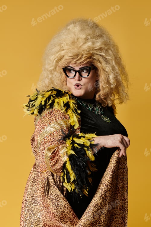 Preview: A Fashionable Statement in Yellow and Black