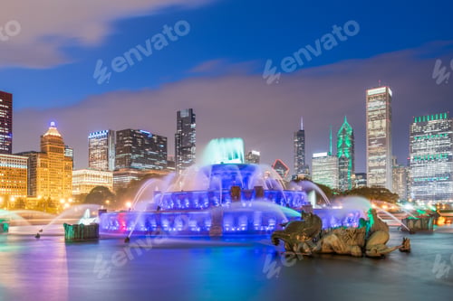 Preview: Chicago, Illinois, USA Fountain and Skyline