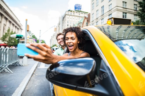 Preview: Couple on a taxi in Manhattan