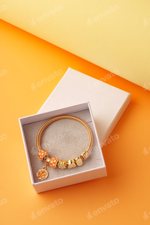 Preview: Gold bracelet with white box on yellow background