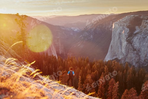 Preview: Hiker on hill, Yosemite National Park, Sierra Nevada