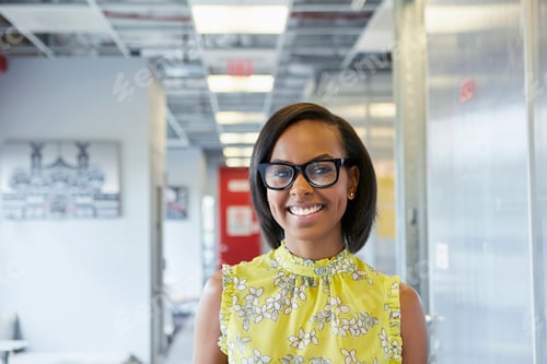 Preview: Portrait of young woman in office environment, smiling