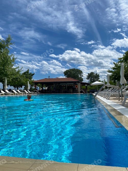 Preview: Swimming pool, summer vacation