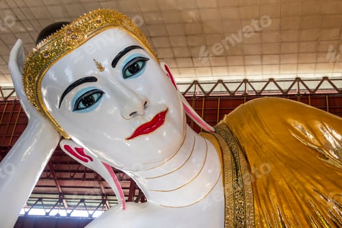 Preview: Reclining Buddha in Chaukhtatgyi Buddha Temple located in Yangon, Myanmar