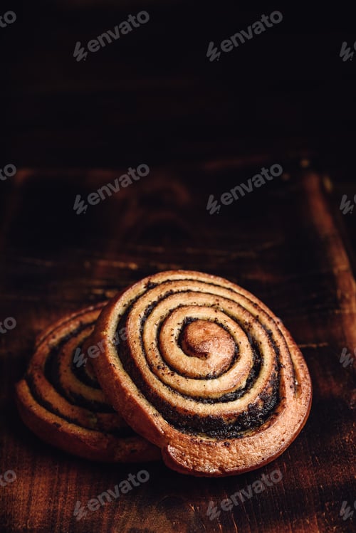 Preview: Sweet roll with poppy seeds