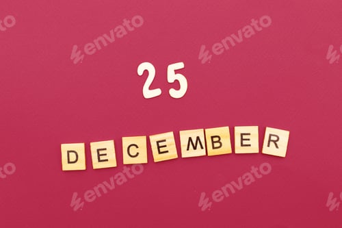 Visualização: inscrição de 25 de dezembro feita por cubos de madeira em um fundo vermelho.