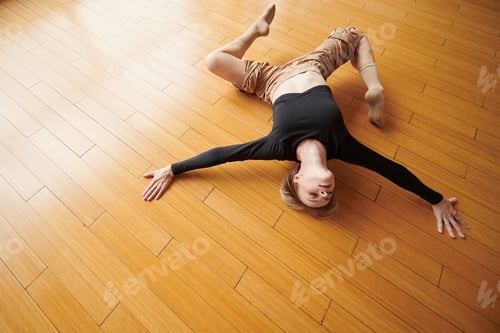 Preview: Woman Performing Contemporary Dance