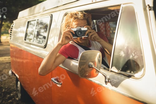 Preview: Man photographing through camera