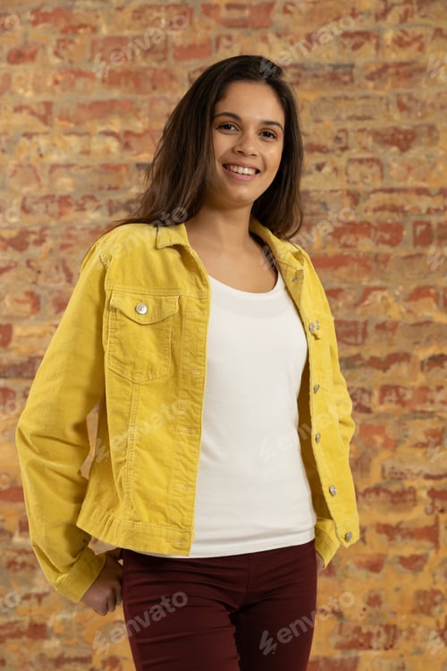 Preview: Young woman wearing casual clothes