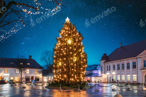 Preview: Kuressaare, Estonia - December 17, 2016: Christmas Tree In Evening Night Christmas Xmas Festive
