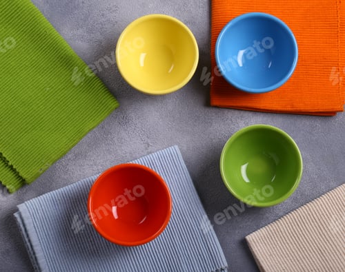 Preview: Colored Bowls Utensils