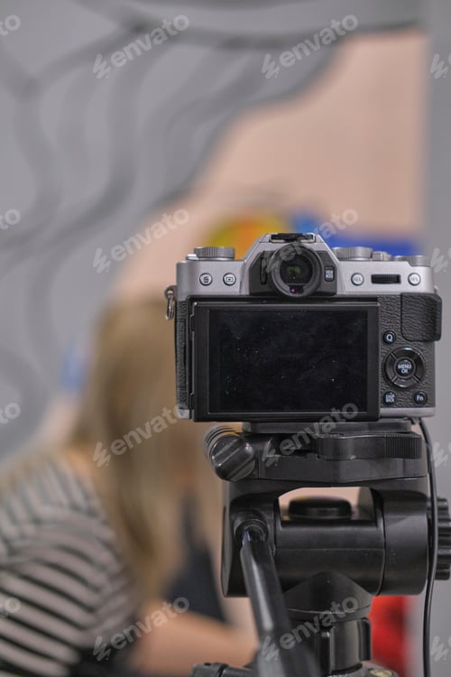 Preview: The camera is on a tripod