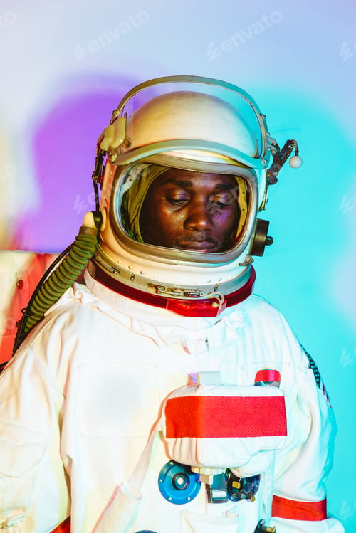 Preview: cinematic image of an astronaut.