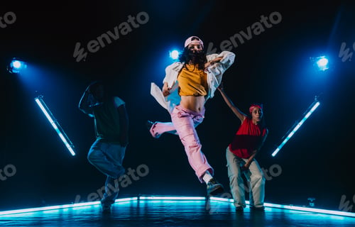 Preview: Group of hip hop dancer dancing together.