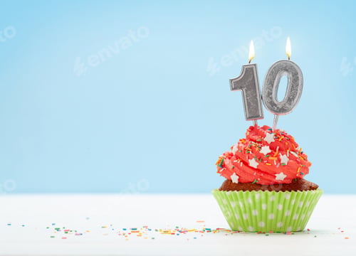 Preview: Birthday cupcake with burning candles