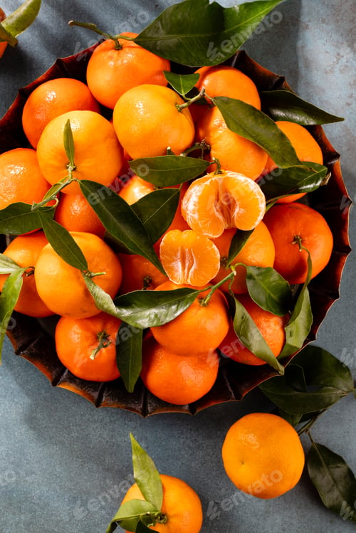 Preview: Fresh mandarin oranges fruit or tangerines with leaves in wooden box, top view