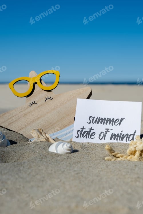 Preview: SUMMER STATE OF MIND text on paper greeting card on background of funny starfish in glasses summer