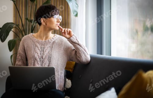 Preview: Pensive woman thinking about creative ideas using internet to inspiration