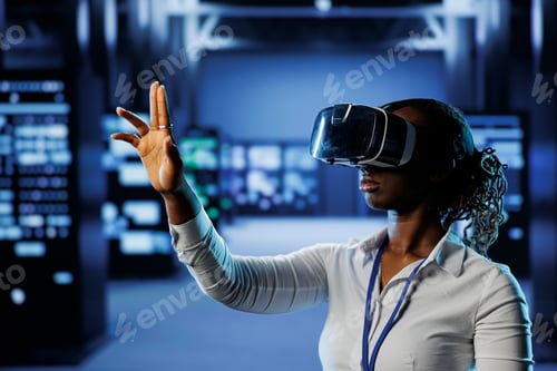 Preview: VR technology user monitors servers