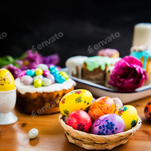 Preview: Festive Easter Table with Easter Cakes and Eggs