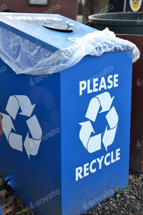 Vorschau: Hier recyceln. Behälter für Recycling-Sammelbehälter Umweltfreundliche Praktiken zum Schutz der Umwelt