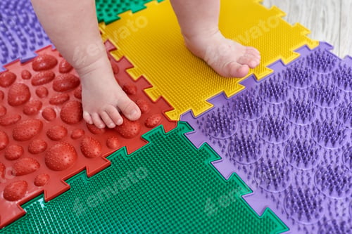 Preview: Kid walking on a orthopedic massage mat.