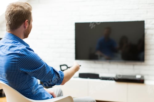 Preview: Man with remote control