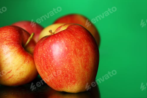 Preview: Fresh and tasty apples