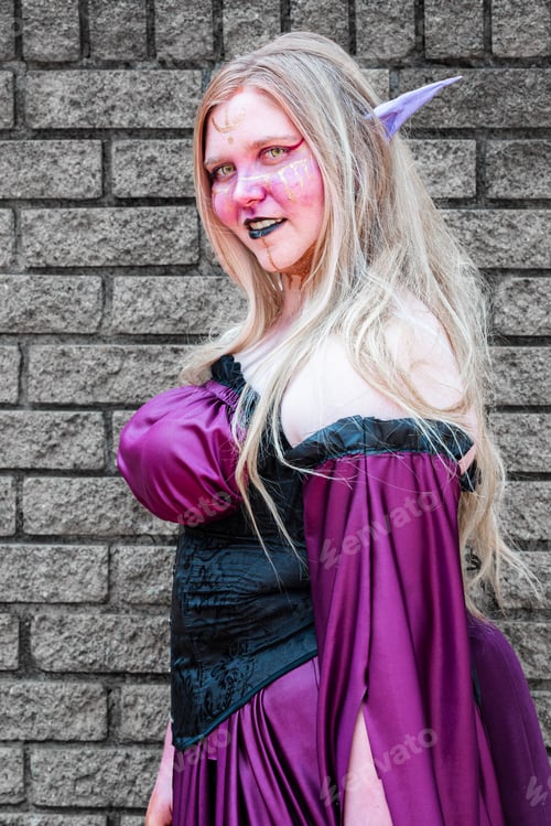 Preview: Female cosplayer in a fantasy witch costume
