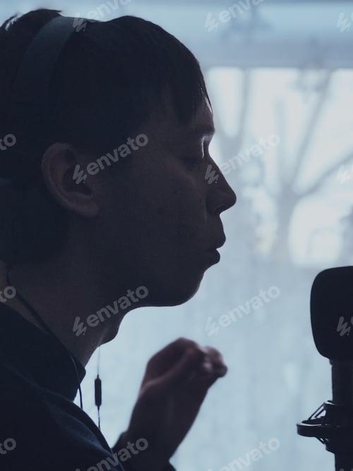Preview: Man recording song