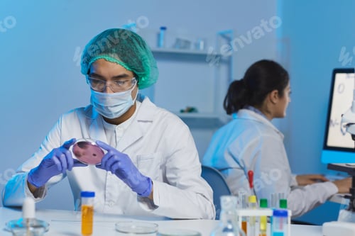 Preview: Bacteriologist at work