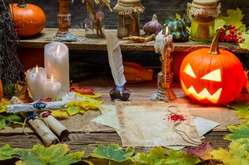 Preview: Magic scrolls, pumpkins and candles in the witch's house