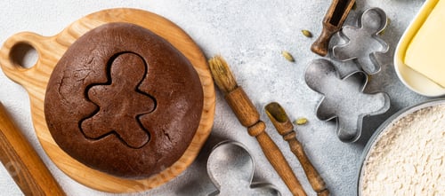 Visualização: banner de Natal. Plano de fundo de Natal. Ingredientes para cozinhar biscoitos de gengibre. Seque crua