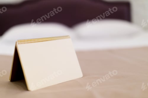 Preview: notes in a hotel room