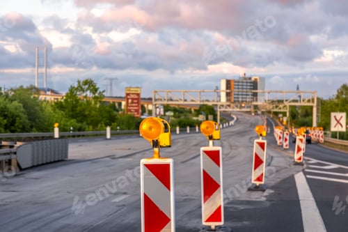 Preview: Road barriers. Road repair. Warning lights.