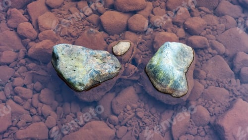 Vista previa: Water running down the river around rocks