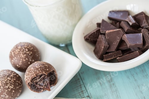 Preview: Chocolate Truffles With Broken Chocolate Pieces And Milk