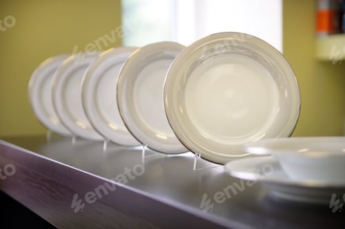 Preview: there are many white ceramic plates on the shelf