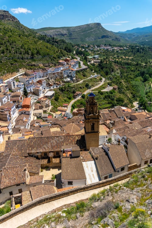 Preview: View of the town from the castle of the town of Chulilla in the mountains