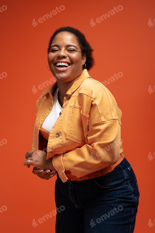 Preview: Stylish plus size woman shines in trendy autumn outfit against vibrant backdrop