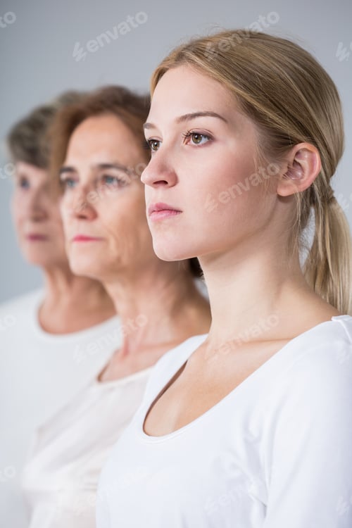 Preview: Portrait Of Three Generations Family - Vertical View