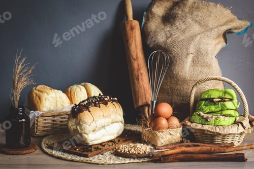 Preview: Various Breads with Ingridients