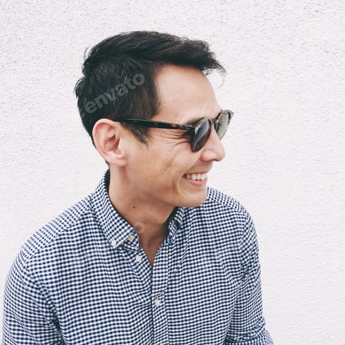 Preview: Young man smiling with sunglasses