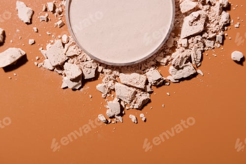 Preview: Crushed face powder on brown background